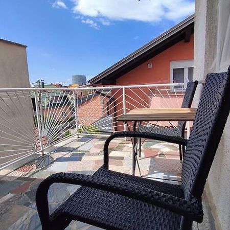 Apartamento Udoban Stan Sa Terasom U Mirnom Okruzenju Zagreb Exterior foto