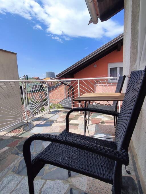 Apartamento Udoban Stan Sa Terasom U Mirnom Okruzenju Zagreb Exterior foto