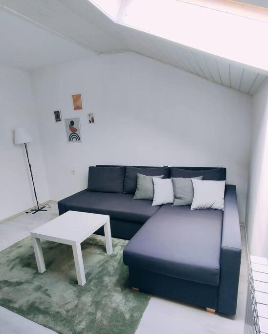 Apartamento Udoban Stan Sa Terasom U Mirnom Okruzenju Zagreb Exterior foto