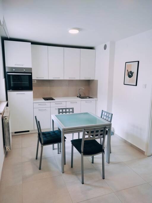 Apartamento Udoban Stan Sa Terasom U Mirnom Okruzenju Zagreb Exterior foto